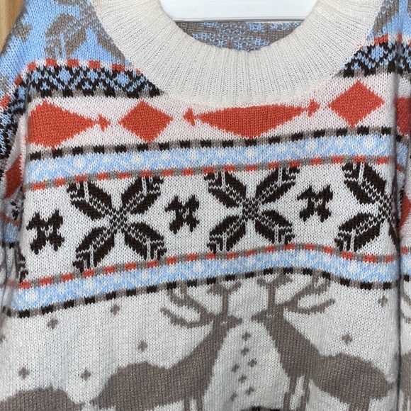 Winter heavy sweater with snowflakes and reindeer - Picture 3 of 4